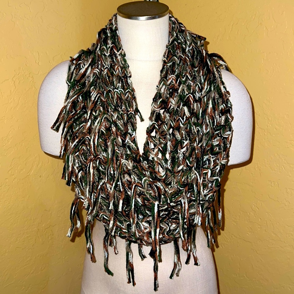 3/$15 Steve Madden infinity scarf